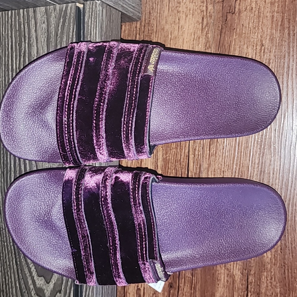 New Wmns Adilette Slide 'Victory Crimson Size 9 - Picture 2 of 15